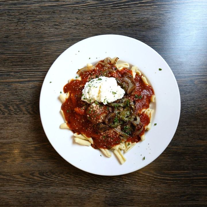 Pasta with sausage, peppers and ricotta