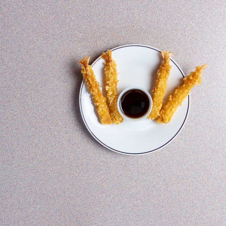 Fried shrimp with dipping sauce